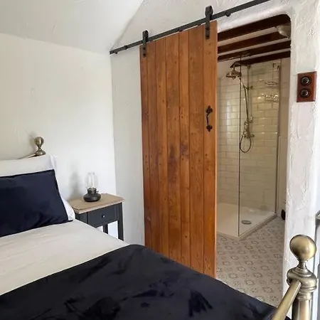 The Nest Quaint Luxury Getaway Holiday home *